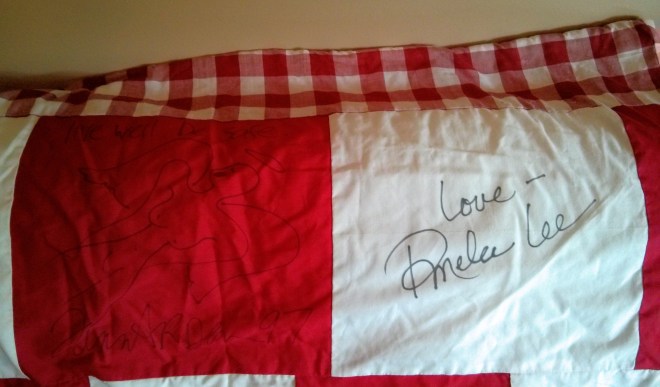 Jann Arden, Pamela Lee sigzantures