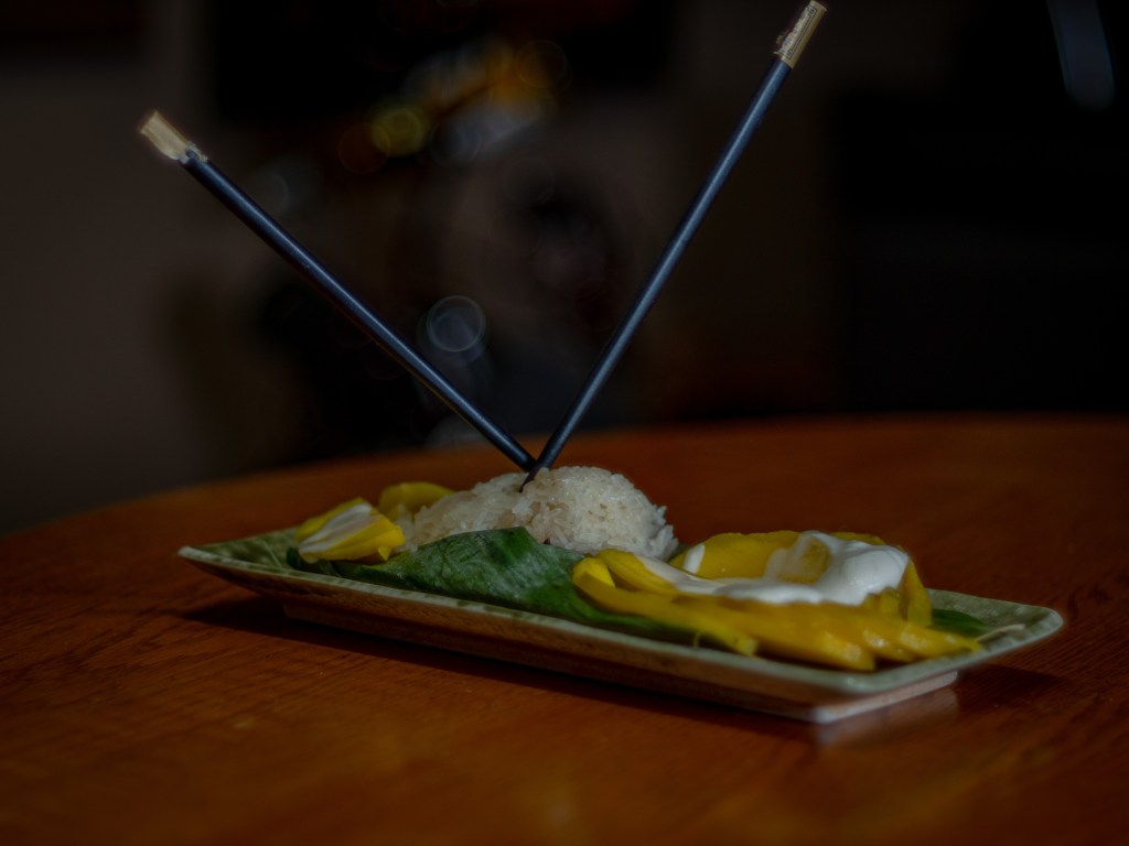 Sticky rice and mango