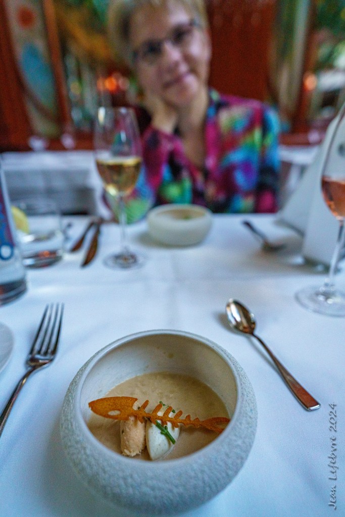 Amuse of fish-shaped cracker thing on little pates.