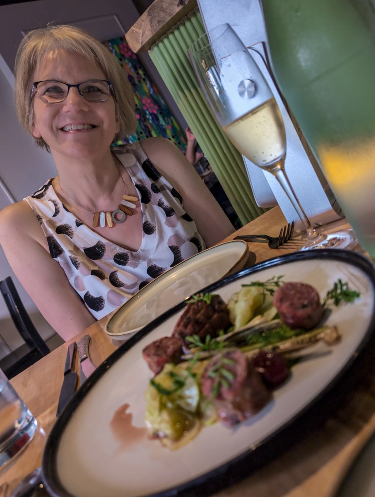 Lamb with zucchini and sparkling wine.
